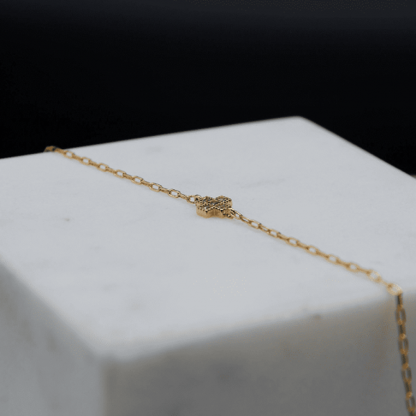 Découvrez l'authenticité de notre collection de bijoux artisanaux Alymis en plaqué or et argent 925.